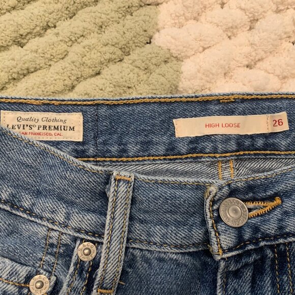 High Rise Loose Fit Levi Jeans Size 26 - Picture 4 of 5